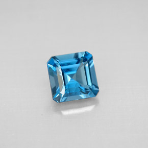 1.37カラットの天然ロンドンブルートパーズ（6.1×6 mm・エメラルドカット）