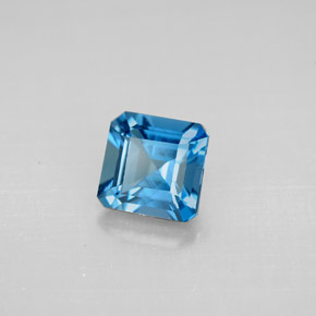 1.37カラットの天然ロンドンブルートパーズ（6.1×6 mm・エメラルドカット）