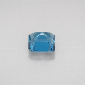 1.37カラットの天然ロンドンブルートパーズ（6.1×6 mm・エメラルドカット）