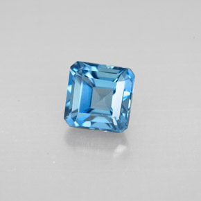 1.64カラットの天然ロンドンブルートパーズ（6.1×6 mm・エメラルドカット）