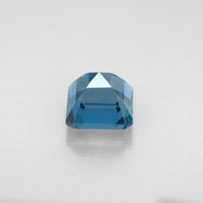 1.60カラットの天然ロンドンブルートパーズ（6×6 mm・エメラルドカット）