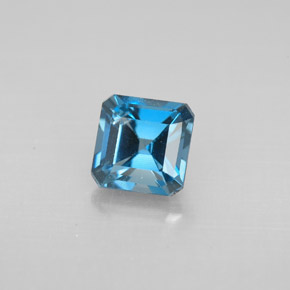 1.47カラットの天然ロンドンブルートパーズ（6.1×6 mm・エメラルドカット）
