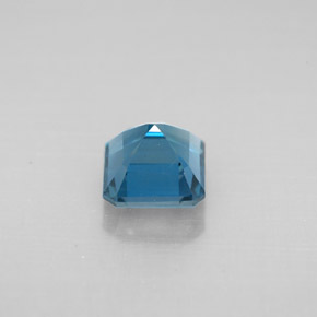 1.47カラットの天然ロンドンブルートパーズ（6.1×6 mm・エメラルドカット）