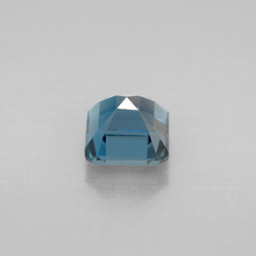 1.61カラットの天然ロンドンブルートパーズ（6.1×6 mm・エメラルドカット）