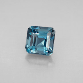 1.54カラットの天然ロンドンブルートパーズ（6.1×6.1 mm・エメラルドカット）