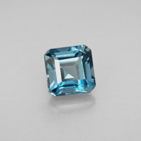 1.54カラットの天然ロンドンブルートパーズ（6.1×6.1 mm・エメラルドカット）