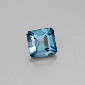1.50カラットの天然ロンドンブルートパーズ（6.1×6.1 mm・エメラルドカット）