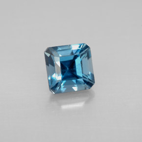 1.57カラットの天然ロンドンブルートパーズ（6.1×6 mm・エメラルドカット）