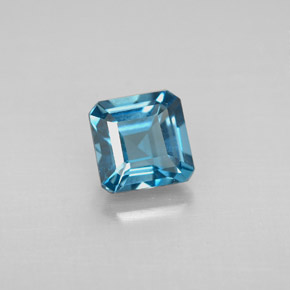 1.45カラットの天然ロンドンブルートパーズ（6.1×6 mm・エメラルドカット）