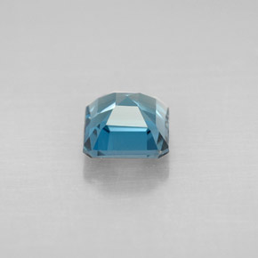 1.45カラットの天然ロンドンブルートパーズ（6.1×6 mm・エメラルドカット）