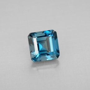 1.51カラットの天然ロンドンブルートパーズ（6.1×6 mm・エメラルドカット）