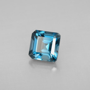 1.51カラットの天然ロンドンブルートパーズ（6.1×6 mm・エメラルドカット）