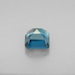 1.51カラットの天然ロンドンブルートパーズ（6.1×6 mm・エメラルドカット）