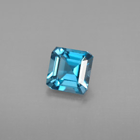 1.34カラットの天然ロンドンブルートパーズ（6×6 mm・エメラルドカット）