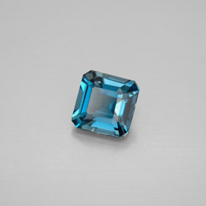 1.30カラットの天然ロンドンブルートパーズ（6.1×6 mm・エメラルドカット）