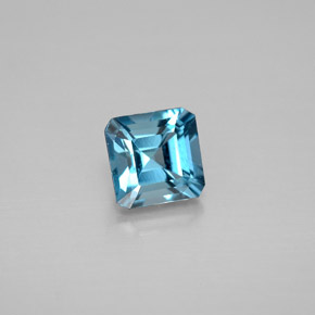 1.38カラットの天然ロンドンブルートパーズ（6×6 mm・エメラルドカット）