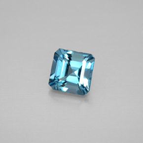 1.38カラットの天然ロンドンブルートパーズ（6×6 mm・エメラルドカット）