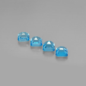 カラットの天然スイスブルートパーズ（6.1×6 mm・エメラルドカット）