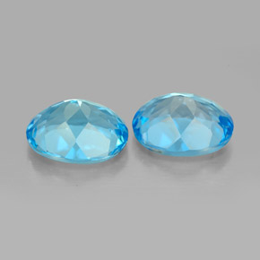 カラットの天然スイスブルートパーズ（9.1×7.1 mm・オーバルカット）