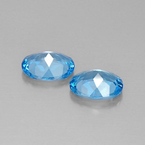カラットの天然スイスブルートパーズ（9.1×7.1 mm・オーバルカット）