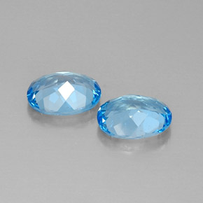 カラットの天然スイスブルートパーズ（9.1×7.1 mm・オーバルカット）