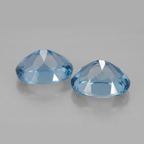 カラットの天然ロンドンブルートパーズ（9.2×7.2 mm・オーバルカット）