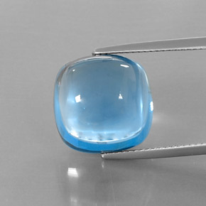 23.43カラットの天然スイスブルートパーズ（14.1×14.1 mm・クッションカット）