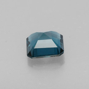 1.56カラットの天然ロンドンブルートパーズ（6.8×6.7 mm・エメラルドカット）