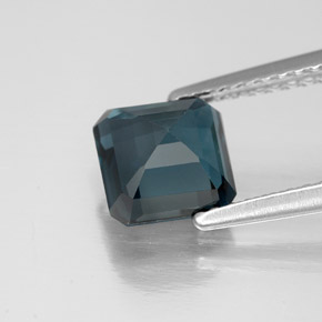 1.91カラットの天然ロンドンブルートパーズ（6.5×6.4 mm・エメラルドカット）