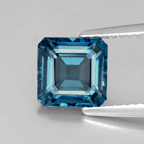 1.98カラットの天然ロンドンブルートパーズ（7.1×7.1 mm・エメラルドカット）