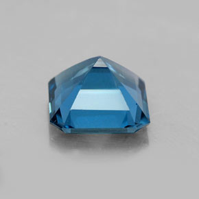 1.91カラットの天然ロンドンブルートパーズ（7.1×7.1 mm・エメラルドカット）