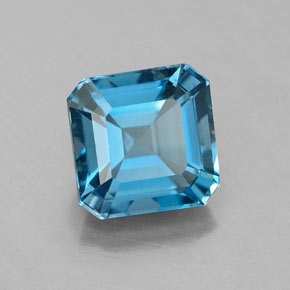 2.35カラットの天然ロンドンブルートパーズ（7.1×7.1 mm・エメラルドカット）