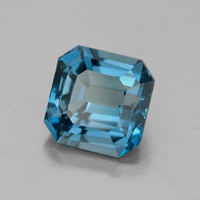 2.50カラットの天然ロンドンブルートパーズ（7.2×7.2 mm・エメラルドカット）