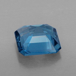 1.73カラットの天然ロンドンブルートパーズ（7×7 mm・エメラルドカット）