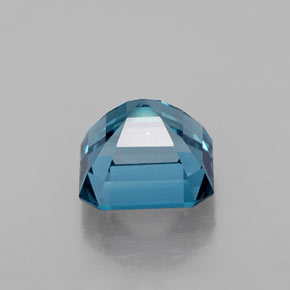2.47カラットの天然ロンドンブルートパーズ（7.2×7.2 mm・エメラルドカット）