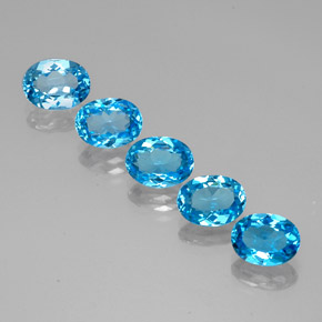 カラットの天然スイスブルートパーズ（8.1×6.1 mm・オーバルカット）