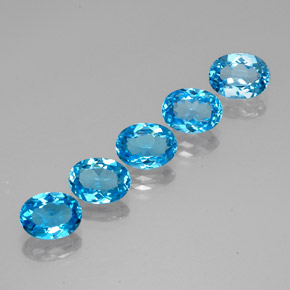 カラットの天然スイスブルートパーズ（8.1×6.1 mm・オーバルカット）
