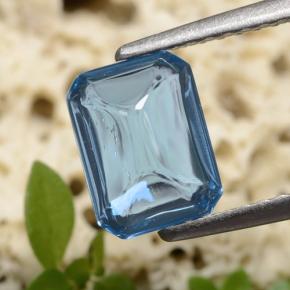 1.80カラットの天然スイスブルートパーズ（7.9×6 mm・エメラルドカット）