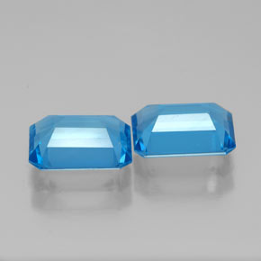 カラットの天然スイスブルートパーズ（7.9×6 mm・エメラルドカット）
