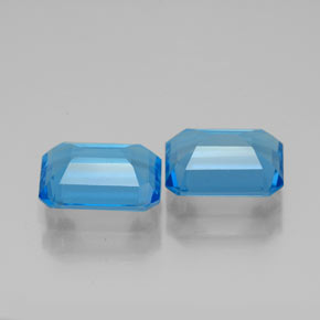 カラットの天然スイスブルートパーズ（8×6 mm・エメラルドカット）