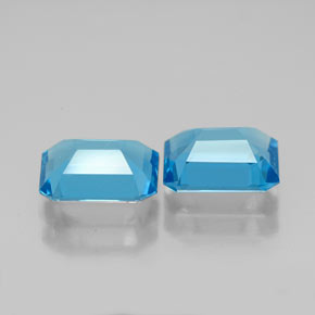 カラットの天然スイスブルートパーズ（7.9×6 mm・エメラルドカット）