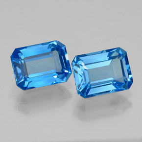 カラットの天然スイスブルートパーズ（8.1×6 mm・エメラルドカット）
