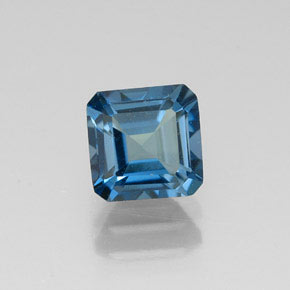 1.48カラットの天然ロンドンブルートパーズ（6×6 mm・エメラルドカット）