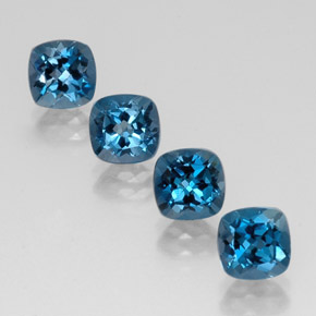 カラットの天然ロンドンブルートパーズ（6.2×6.1 mm・クッションカット）