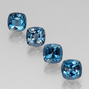 カラットの天然ロンドンブルートパーズ（6.2×6.1 mm・クッションカット）