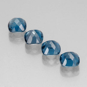 カラットの天然ロンドンブルートパーズ（6.2×6.1 mm・クッションカット）