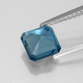 1.40カラットの天然ロンドンブルートパーズ（6.3×6.2 mm・エメラルドカット）