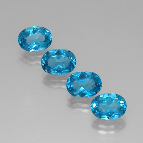 カラットの天然スイスブルートパーズ（8.1×6 mm・オーバルカット）