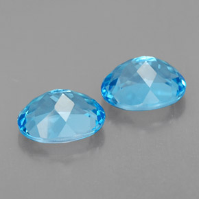 カラットの天然スイスブルートパーズ（9.2×7.1 mm・オーバルカット）