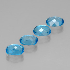 カラットの天然スイスブルートパーズ（8.1×6 mm・オーバルカット）